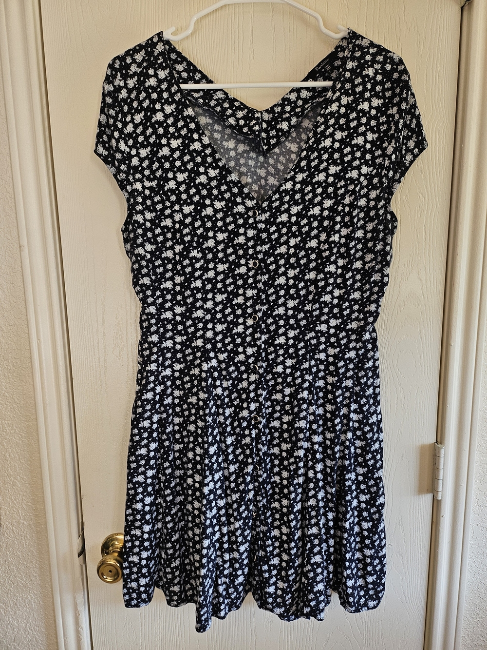Black and White Floral V-Neck Women's Dress